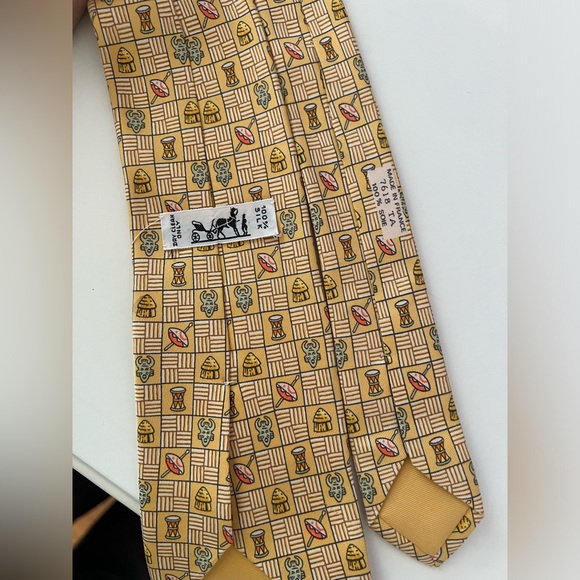 Vintage Hermes tiki print tie! - Picture 2 of 5